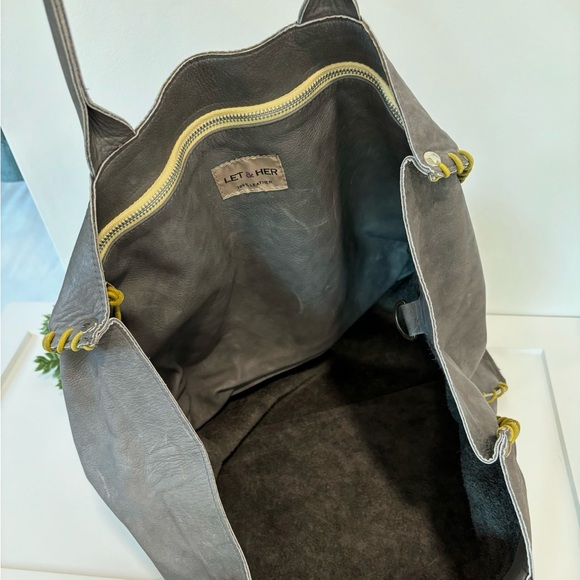 AMAZING Let & Her Oversized Gray Aztec 100% Leather Bag - Picture 10 of 12